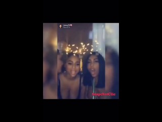 / Only fans :  Anissabeurette /LÉANA TWERK SUR SNAPCHAT AVEC SES COPINES